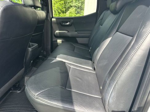 Used 2020 Toyota Tacoma TRD Off-Road w/ TRD Premium Off Road Package AWD/4WD image 21