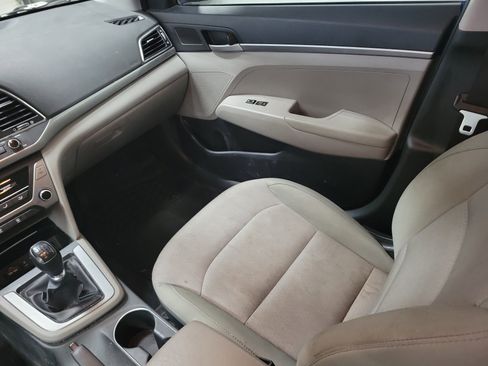 Used 2017 Hyundai Elantra SE image 14