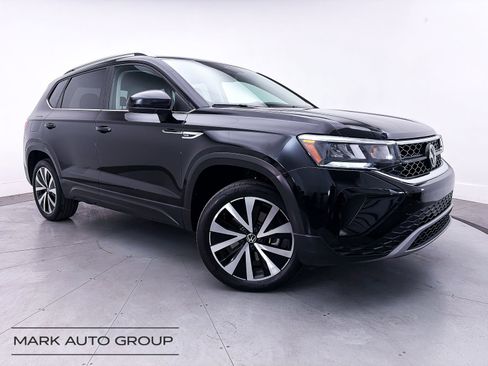 Used 2023 Volkswagen Taos SE FWD image 1