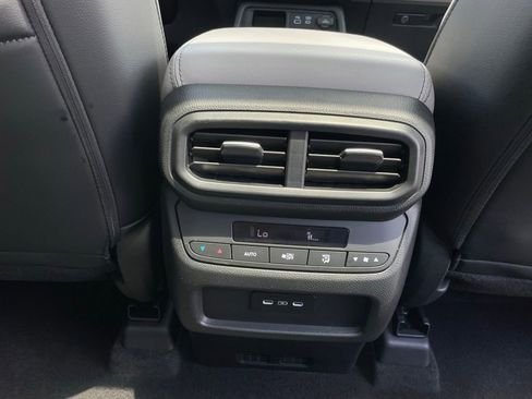 Used 2025 Honda Pilot Touring image 37