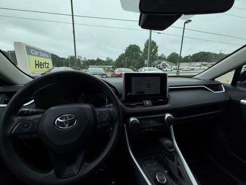 Used 2024 Toyota RAV4 LE AWD/4WD image 33