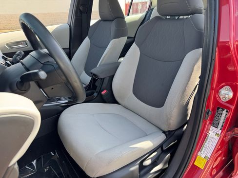 Used 2021 Toyota Corolla LE image 17