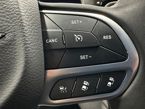 Used 2023 Chrysler Pacifica Touring-L image 20