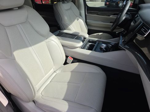 Used 2022 Jeep Wagoneer Series III w/ Flexible Seating Group RWD image 22