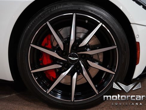 Used 2018 Aston Martin DB11 Coupe image 25