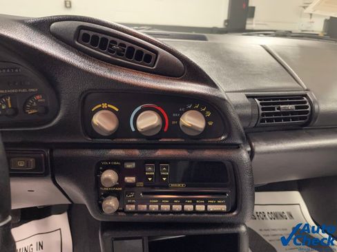 Used 1993 Chevrolet Camaro Z28 image 35