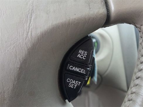 Used 2003 Toyota Avalon XLS image 25