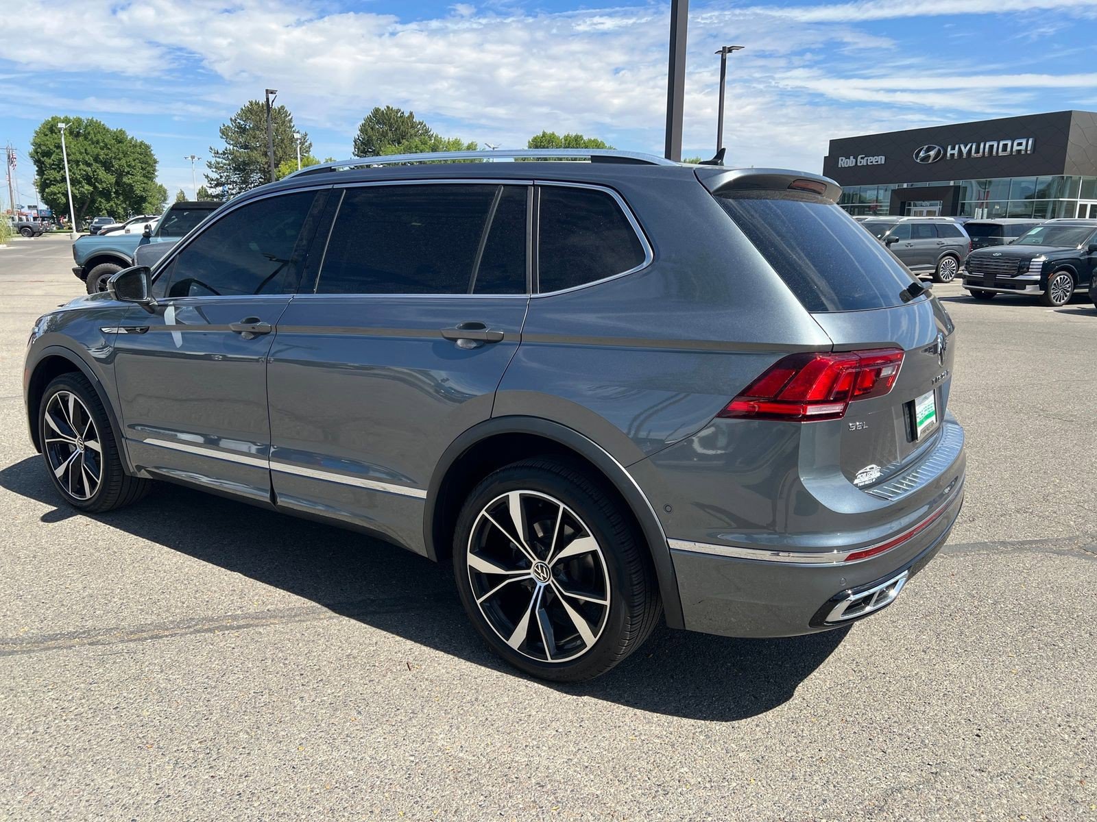 Used 2022 Volkswagen Tiguan SEL R-Line AWD/4WD image 6
