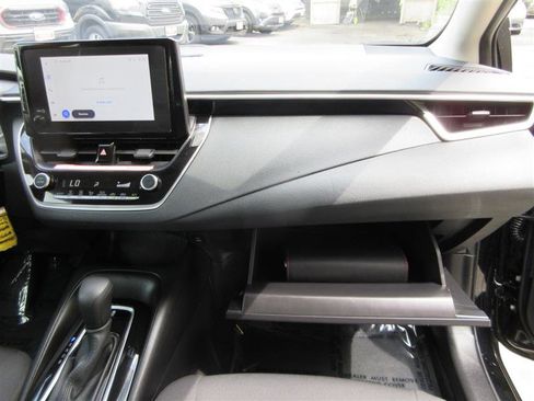 Used 2025 Toyota Corolla LE FWD image 28