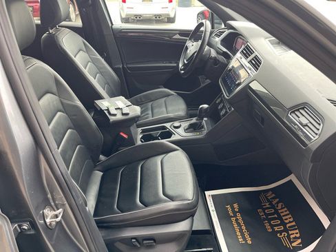 Used 2021 Volkswagen Tiguan SEL Premium R-Line image 40