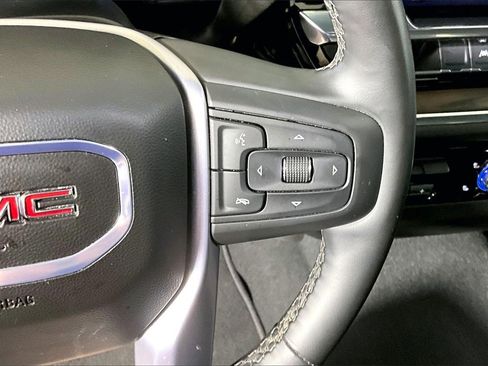 Used 2025 GMC Sierra 1500 SLT image 15