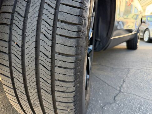 Used 2017 Land Rover Discovery Sport HSE image 55