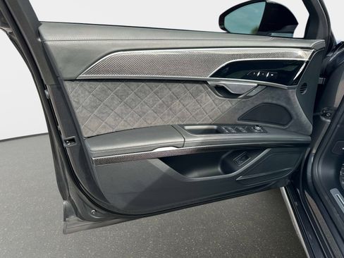 Used 2025 Audi S8 image 19
