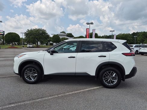 Used 2023 Nissan Rogue S AWD/4WD image 6