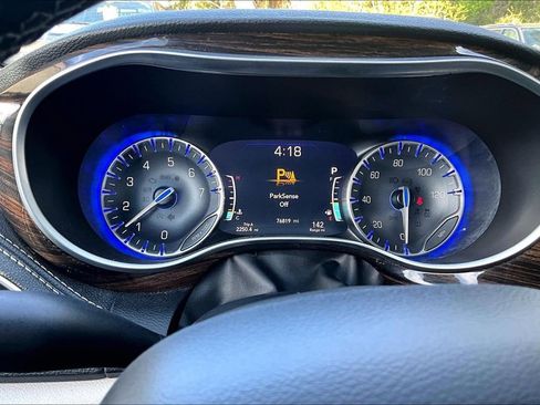 Used 2023 Chrysler Pacifica Limited image 13