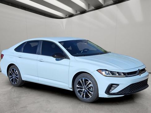 Used 2025 Volkswagen Jetta Sport FWD image 5