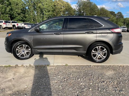 Used 2017 Ford Edge Titanium FWD image 4
