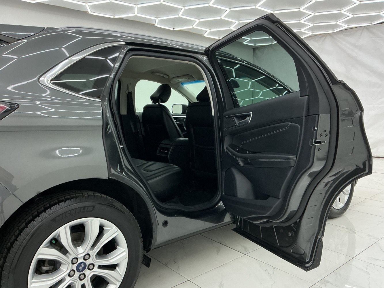 Used 2020 Ford Edge Titanium FWD image 23