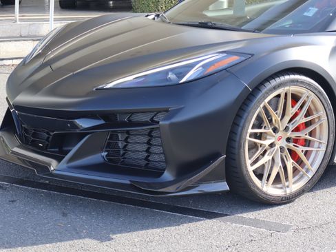 Used 2023 Chevrolet Corvette Z06 w/ Z07 Performance Package image 6