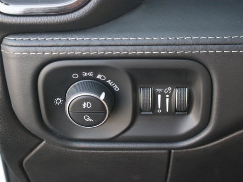 Used 2025 RAM 2500 Limited AWD/4WD image 34