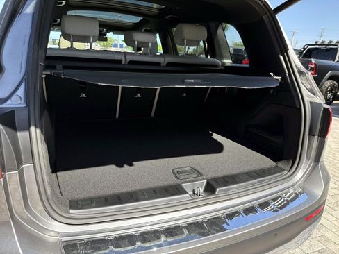 Used 2026 Mercedes-Benz GLB 250 4MATIC image 10