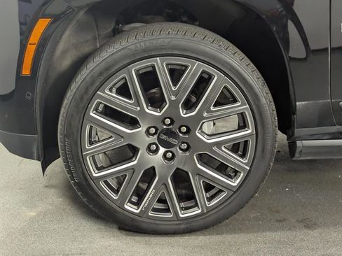 Used 2025 GMC Yukon Denali Ultimate w/ LPO, Floor Liner Package AWD/4WD image 10