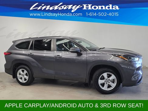 Used 2023 Toyota Highlander LE AWD/4WD image 3