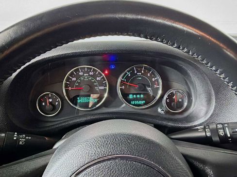 Used 2017 Jeep Wrangler Unlimited Sahara w/ Connectivity Group AWD/4WD image 10