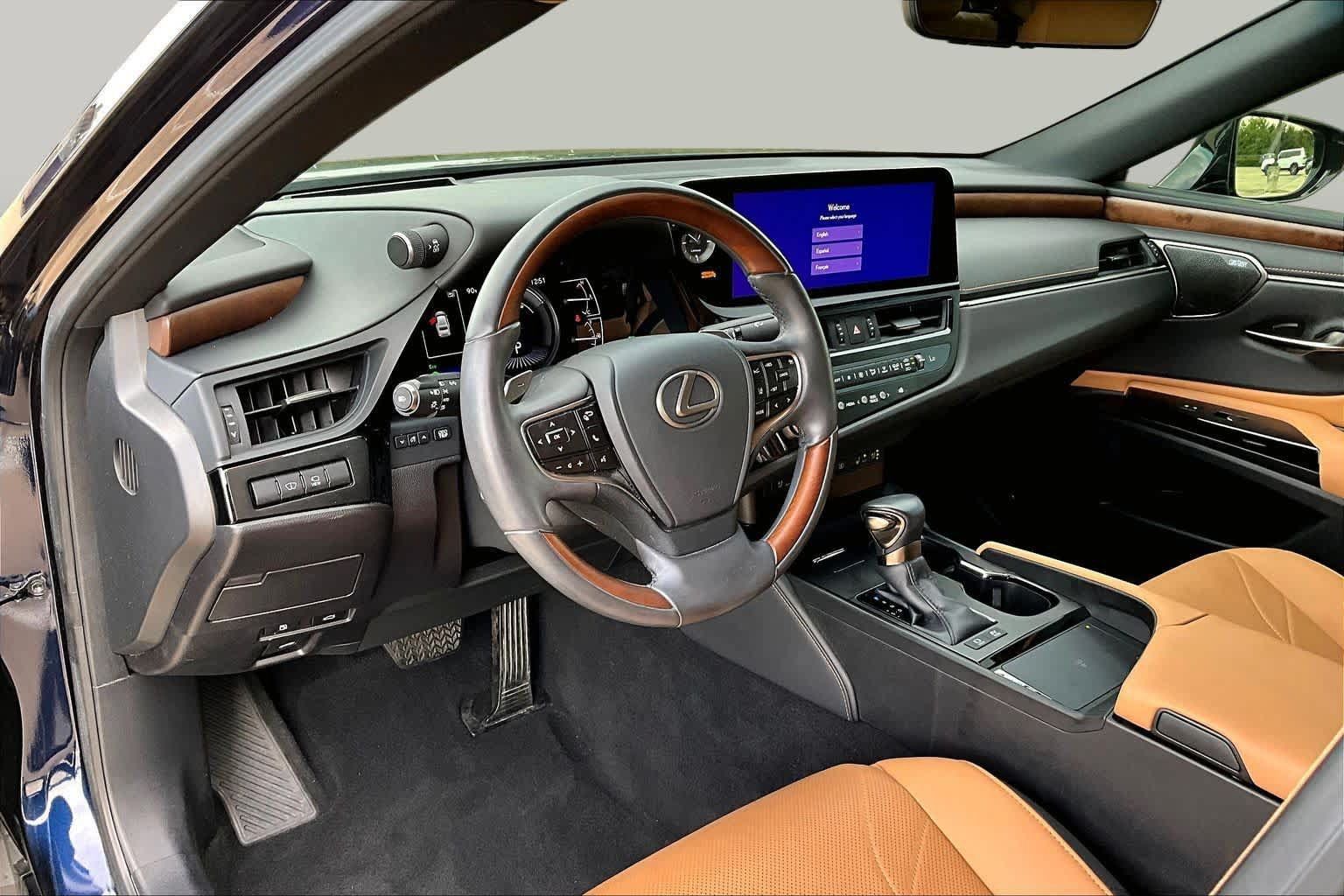 Used 2023 Lexus ES 300h Ultra Luxury w/ Accessory Package (Z2) FWD image 18