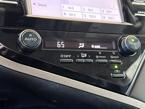 Used 2019 Toyota Camry SE image 19