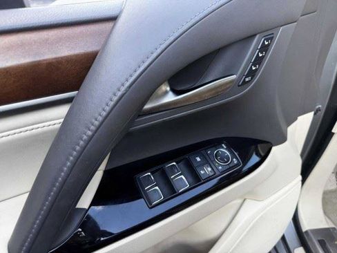 Used 2019 Lexus LX 570 4WD w/ Luxury Package image 47