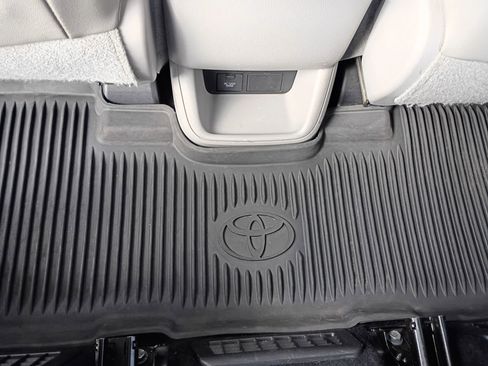 Used 2018 Toyota Highlander Limited Platinum AWD/4WD image 16