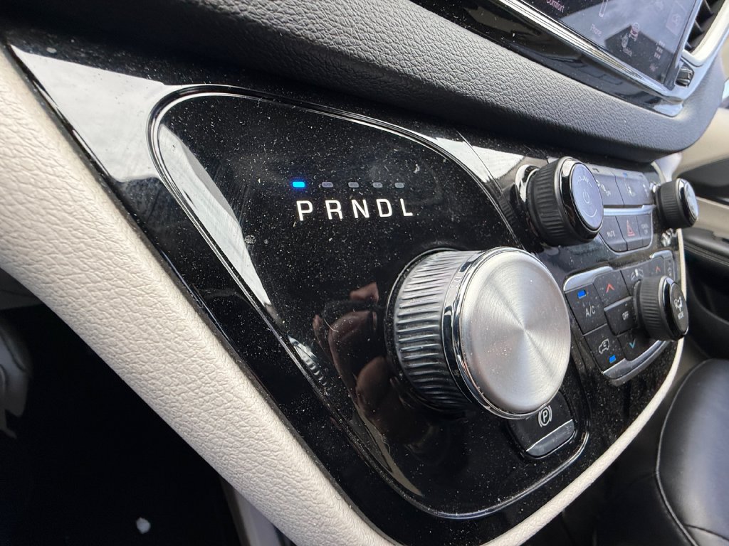Used 2024 Chrysler Pacifica Touring-L FWD image 29