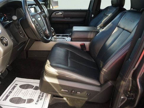 Used 2017 Ford Expedition Platinum RWD image 9