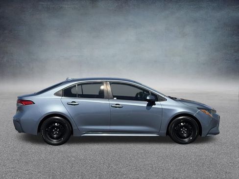 Used 2020 Toyota Corolla LE FWD image 2