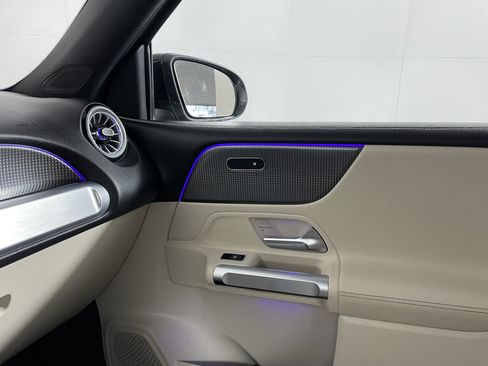 Used 2022 Mercedes-Benz GLB 250 image 12