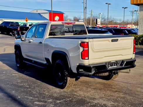 Used 2026 Chevrolet Silverado 2500 ZR2 w/ LPO, Dark Essentials Package image 17