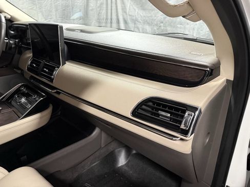 Used 2024 Lincoln Navigator L Reserve AWD/4WD image 14