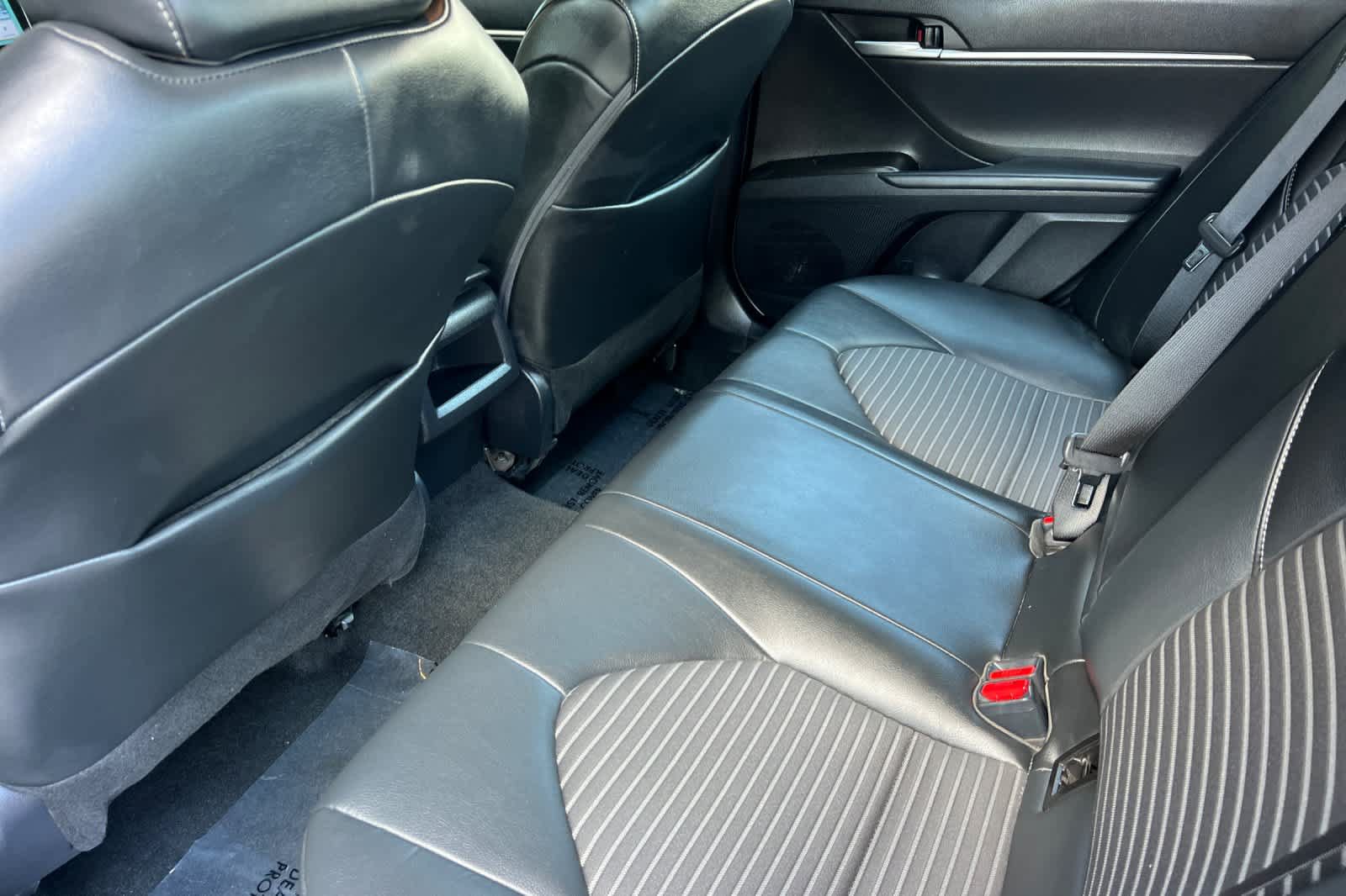 Used 2023 Toyota Camry SE FWD image 4