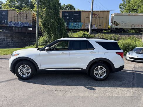 Used 2020 Ford Explorer XLT AWD/4WD image 9