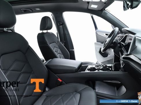 Used 2025 Volkswagen Atlas Cross Sport SE w/ Panoramic Sunroof Package image 36