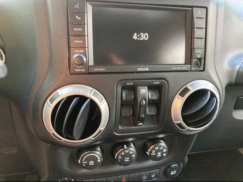 Used 2017 Jeep Wrangler Unlimited Sahara w/ Dual Top Group AWD/4WD image 22