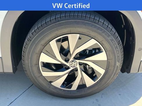Used 2025 Volkswagen Tiguan S image 19