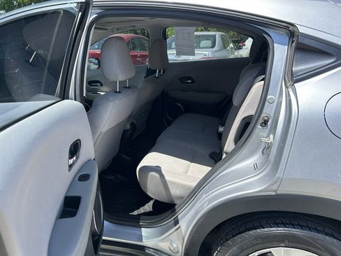 Used 2017 Honda HR-V EX image 11
