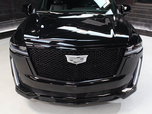 Used 2024 Cadillac Escalade Sport w/ LPO, ONYX Package AWD/4WD image 6