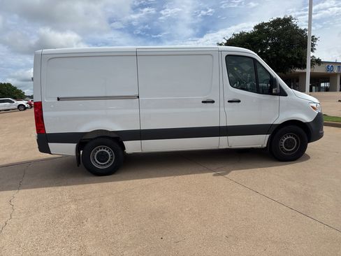 Used 2025 Mercedes-Benz Sprinter 2500 image 11