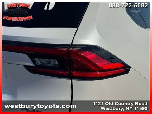 Used 2024 Toyota Grand Highlander AWD image 13
