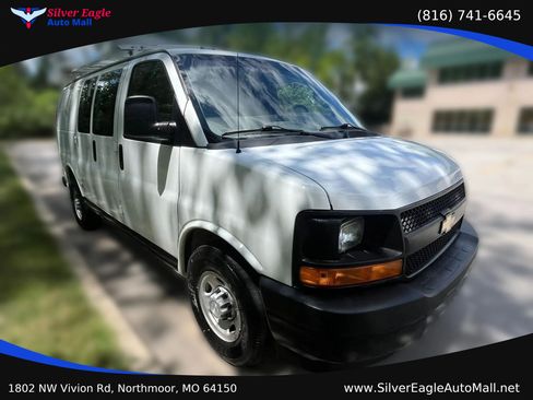 Used 2017 Chevrolet Express 2500 RWD image 6