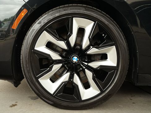 Used 2023 BMW 760i xDrive w/ Luxury Rear Seating Package AWD/4WD image 35