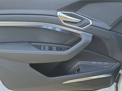 Used 2024 Audi Q8 e-tron Premium Plus image 26